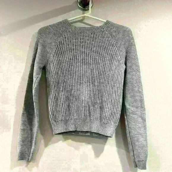 🍁4/$15🍁 Sweater - Picture 1 of 2